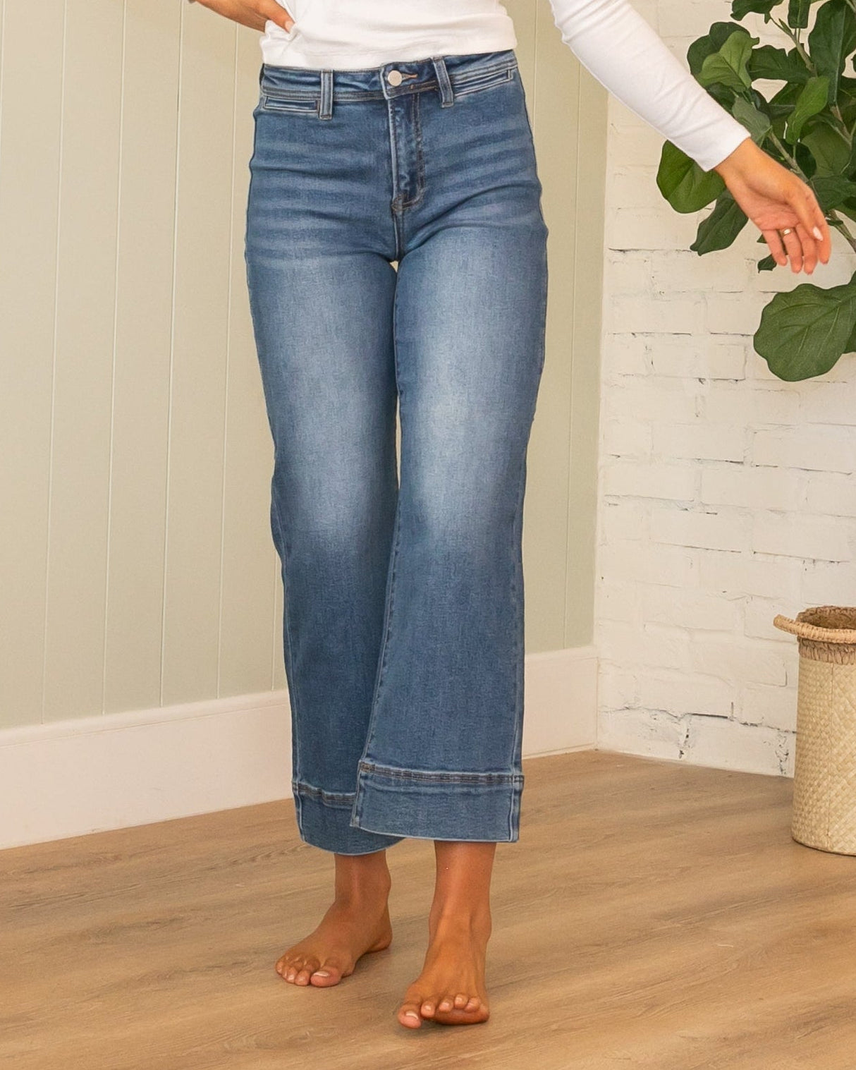 Risen High Rise Wide Hem Crop Jeans