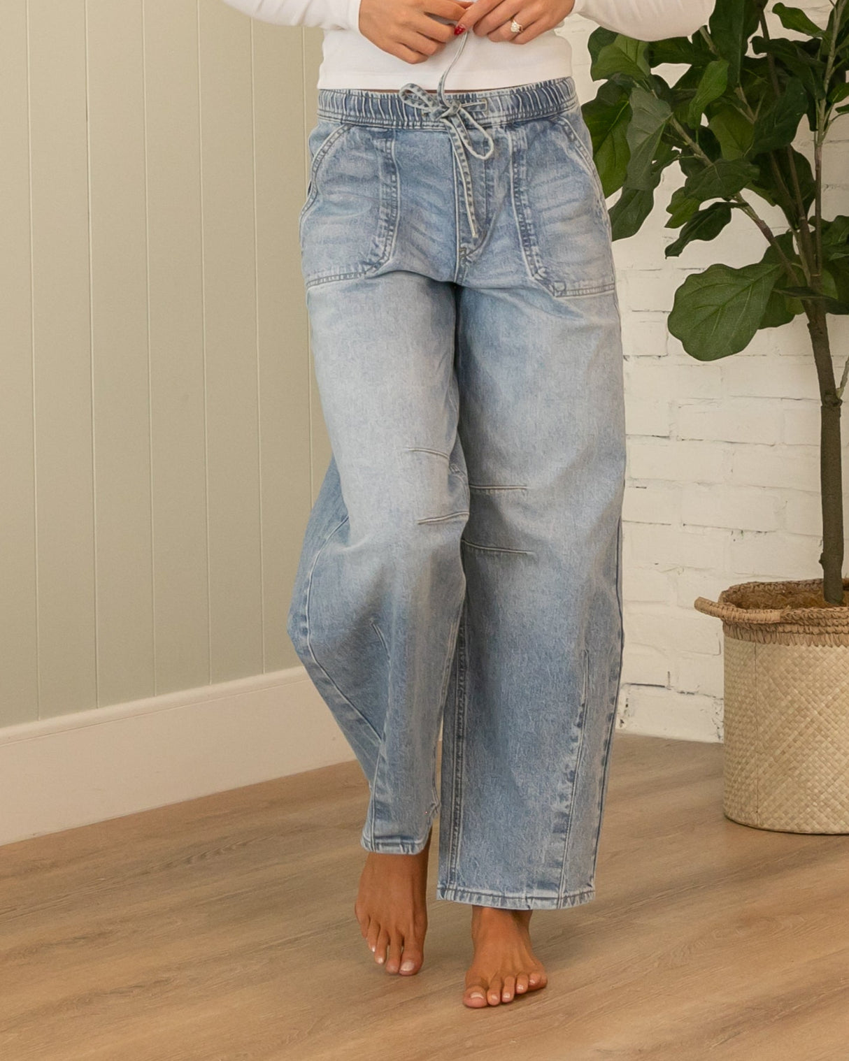 KanCan Ultra High Rise Loose Fit Barrel Jeans