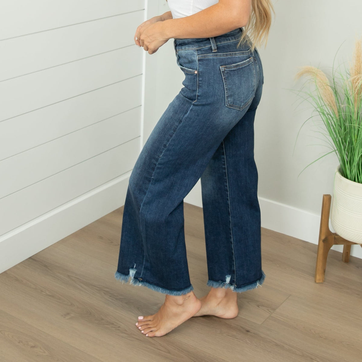 Risen Mid Rise Crop Wide Leg Frayed Hem Jeans