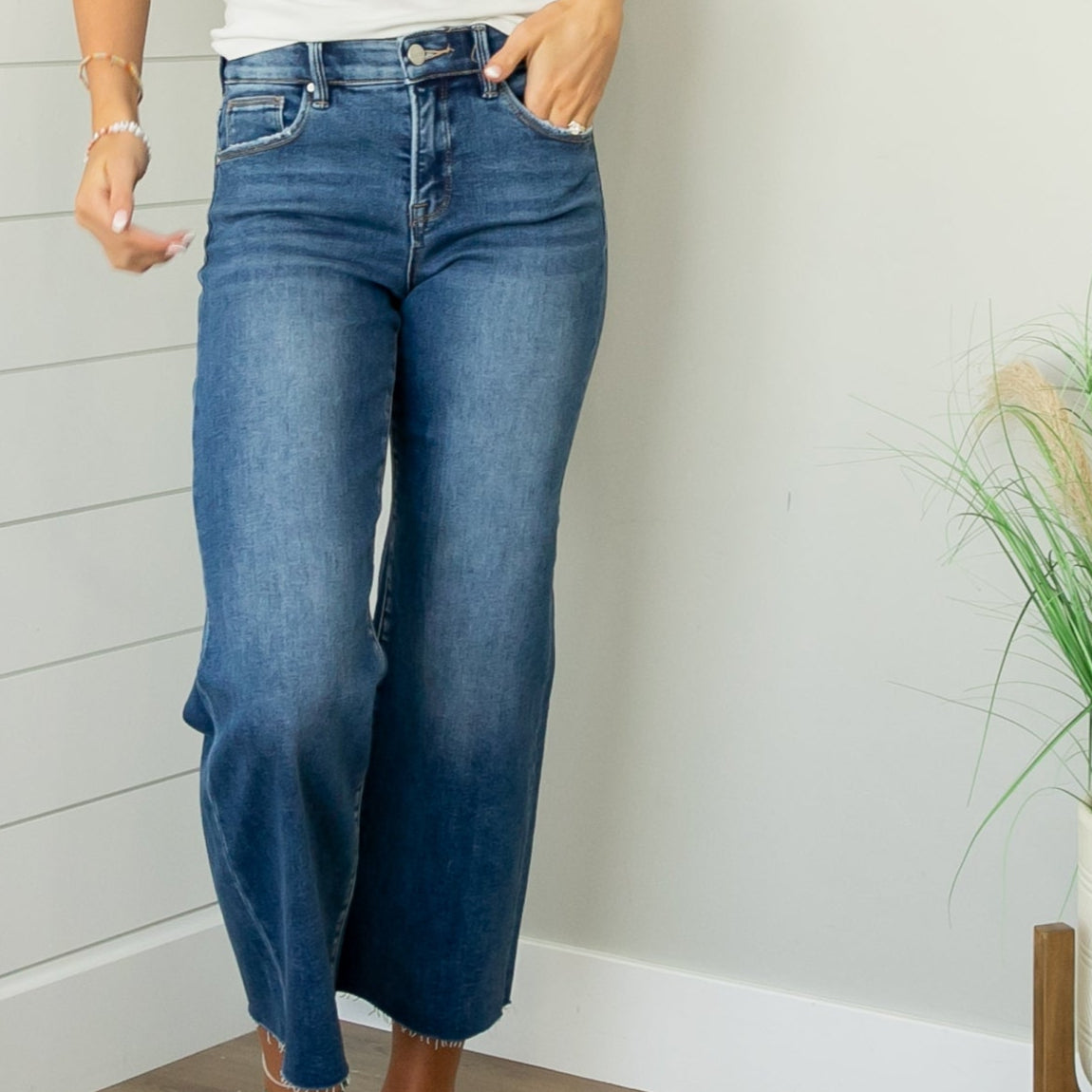Risen Raw Hem Mid Rise Cropped Wide Leg Jeans