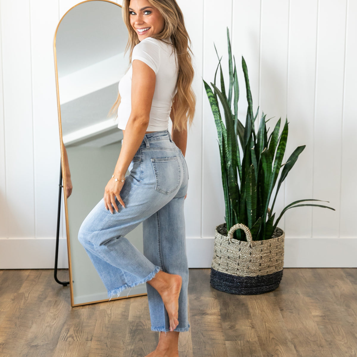 Risen Frayed Hem Wide Leg Crop Jeans