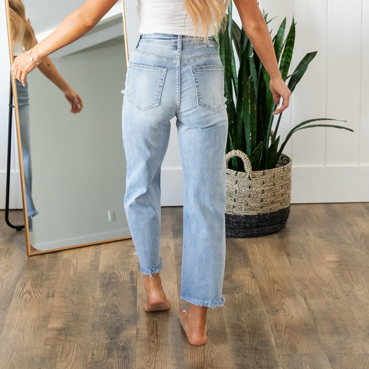 Risen Frayed Hem Wide Leg Crop Jeans