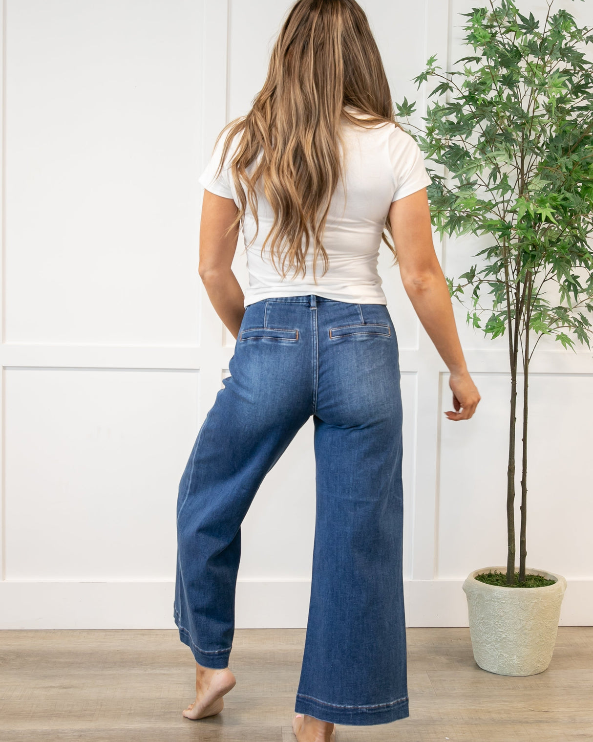 Risen Wide Leg Dark Jeans